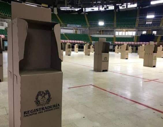 ➡️ Solo 10% de jóvenes habilitados para votar participaron hoy en elección de #ConsejoDeJuventudes: 1,2 mill de votantes de un potencial de 12,2 mill. 

➡️ 22% de votos fueron nulos

➡️ Sigan creyendo q con salir a tirar piedra y a gritarle a Uribe paraco van a cambiar el país 🤡