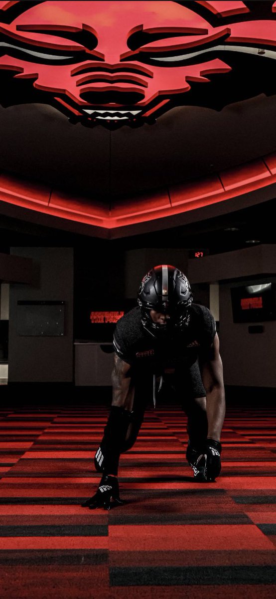 Thanks for having me <a href="/AStateFB/">Arkansas State Football</a> really enjoyed the visit!!🐺 <a href="/CoachCarmichEAL/">#COACHSYRUP🥞 Coach Darrian CarmichEAL</a> <a href="/RecruitJBoroFB/">Jonesboro High School(GA) Football Recruiting Page</a>