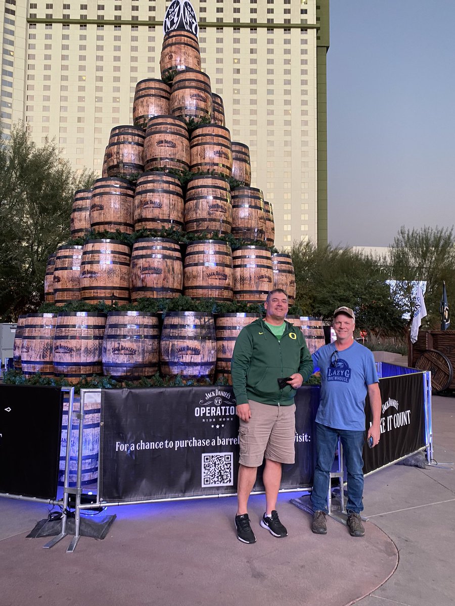 michael_keeter's tweet photo. #VegasBorn https://t.co/yBJa97j5PU