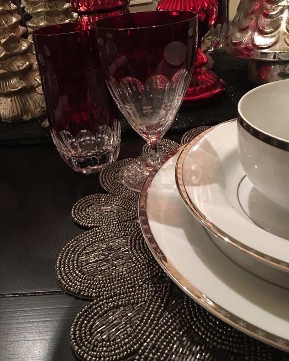MishonLandry's tweet photo. Christmas Table Decor ✅ #ILoveDecorativeThings 

#ChristmasTable #ChristmasTableSetting #ChristmasTablescape #ChristmasTableScapeIdea #ChristmasTableScapeInspo https://t.co/cXyWEyyu1P