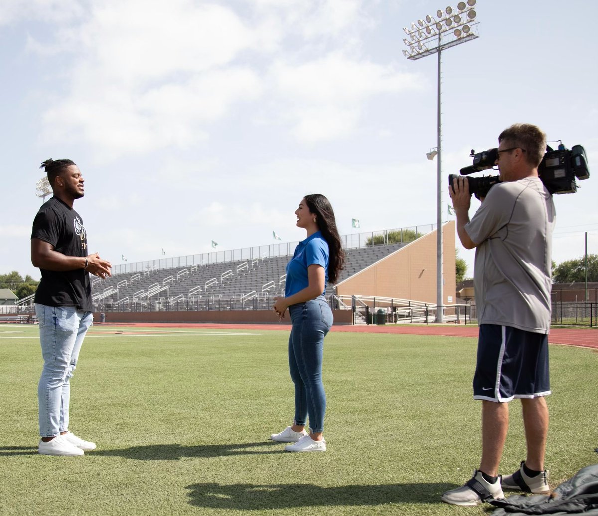 Carolina Olivares (@_carolinao_) on Twitter photo TONIGHT ON <a href="/abc13houston/">ABC13 Houston</a>. Houston product & ATL Falcons’ <a href="/LB_ellerbee42/">Emmanuel Ellerbee</a> shares how his nonprofit aims to bridge the gap between student-athletes & STEM. “Your mind is something no one can take away from you.” He wants teens to know they’re more than athletes. <a href="/BeesBelievers/">BEE’s Believers</a> TONIGHT ON <a href="/abc13houston/">ABC13 Houston</a>. Houston product & ATL Falcons’ <a href="/LB_ellerbee42/">Emmanuel Ellerbee</a> shares how his nonprofit aims to bridge the gap between student-athletes & STEM. “Your mind is something no one can take away from you.” He wants teens to know they’re more than athletes. <a href="/BeesBelievers/">BEE’s Believers</a>