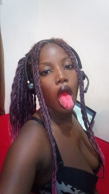 Not your average virtual assistant I'm too damn kinky 😜 https://t.co/8qjdKM7Zeo