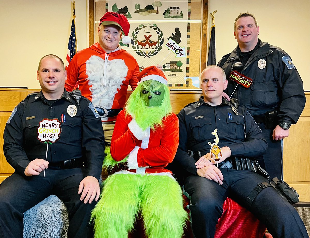 TowamencinPD's tweet photo. Happening now at the Township Meeting Hall for our holiday toy drive! https://t.co/ZlMea02yoB