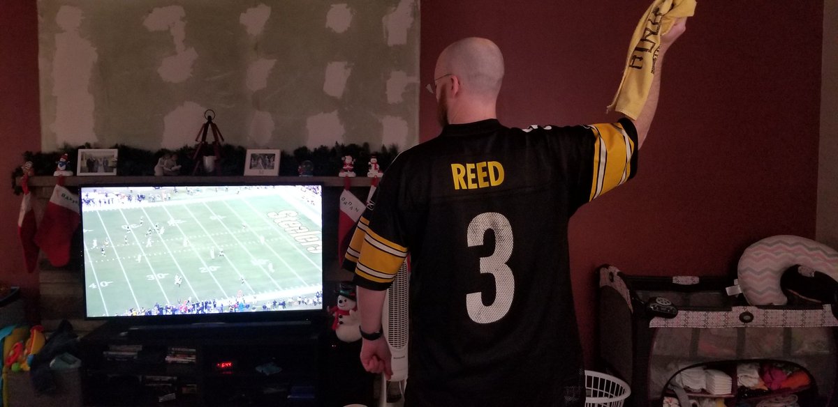 MullenPitt's tweet photo. @gmfb #NotNewJersey right before Chris Boswell missed extra point. #JeffReed @steelers https://t.co/OX7eh0qZj1