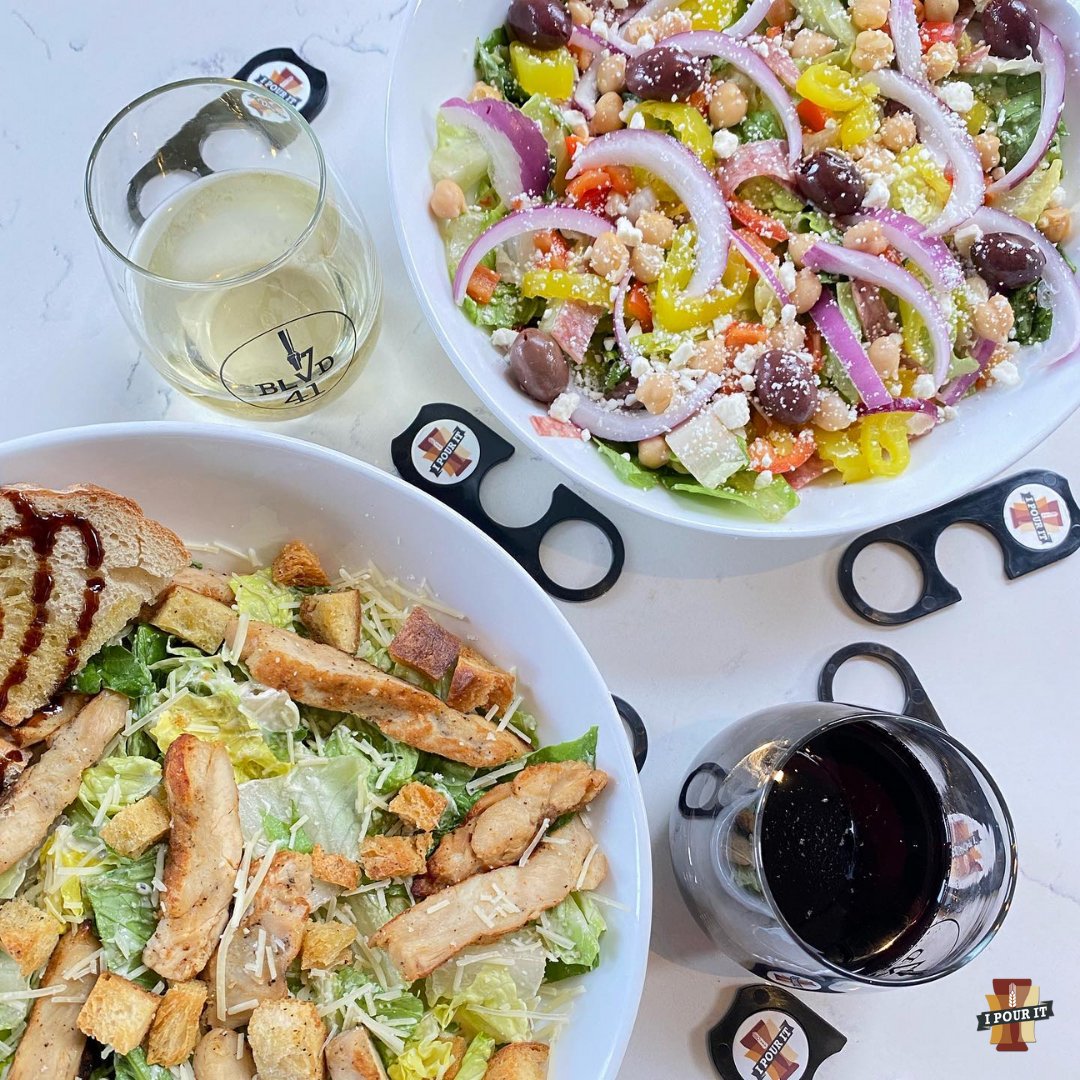 iPourIt's tweet photo. Pausing your meal to wait for a refill is the worst. With #selfpour, you can hop up and grab it for yourself whenever you're ready πΊ
#iPourIt #Smarterselfpour #SelfPourTechnology #Americanmade https://t.co/XIT0S5PQkT
