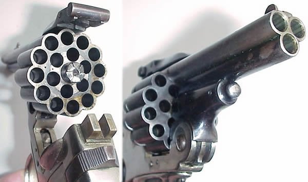 PBVALVE's tweet photo. This gun should've been in a Half-Life game https://t.co/UgUq1R5IA1