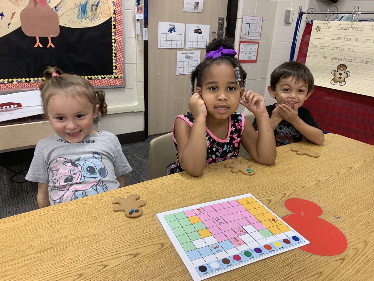 PhillipsECSE's tweet photo. Retelling The Gingerbread Man with story props and our very own gingerbread man!!!! 
@Hamilton_Lions #hamiltonpride https://t.co/rtJXx31Ywd