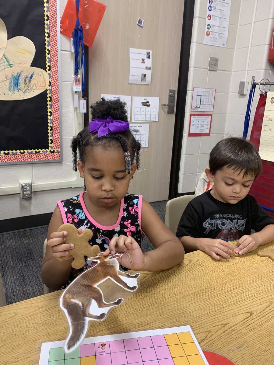 PhillipsECSE's tweet photo. Retelling The Gingerbread Man with story props and our very own gingerbread man!!!! 
@Hamilton_Lions #hamiltonpride https://t.co/rtJXx31Ywd