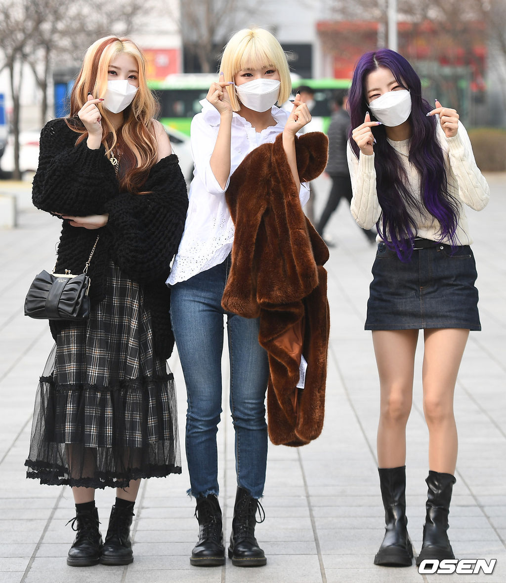 PURPLELIPStwt's tweet photo. Ahora las tres nos vamos corriendo al #𝕋wistar9th𝙲𝙱 ya que obviamente no podíamos perdernos la oportunidad de bailar y cantar a todo pulmón #Fancy𝒴ou ya que claramente somos fans de estas preciosas bebés! Felicidades por esta gran trayectoria.
𝓜𝘆𝘀𝘁𝗶𝗰 𝒇𝒂𝒏𝒕𝒂𝒔𝒚•₊˚ https://t.co/zAHkaXfaFr