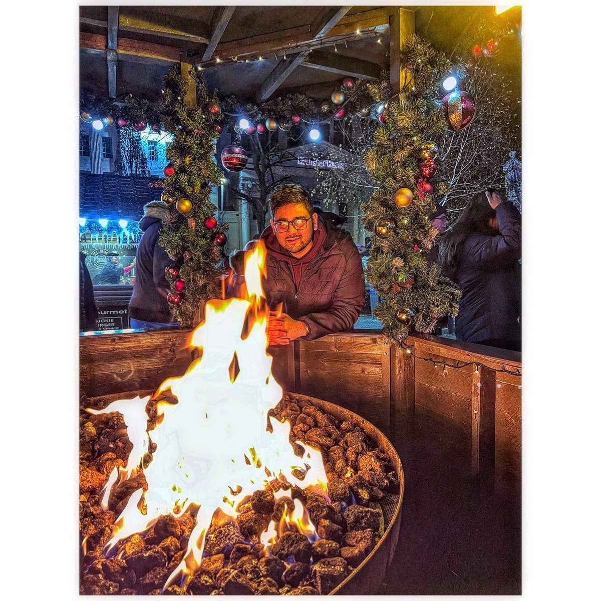 ImHarshSoni's tweet photo. CHRISTMAS IS COMING……🎄 #Christmas2021 ❤️ #QubMscbloggers   @lisabeemagee https://t.co/px6ftcFgDX