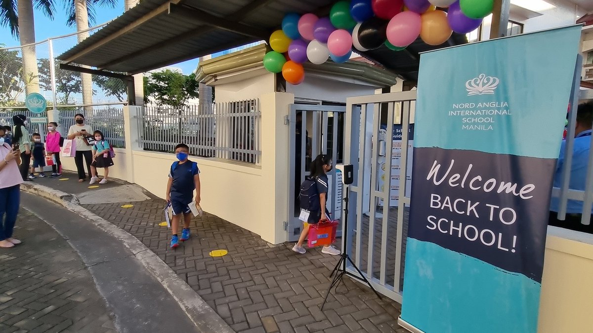 NAISManila's tweet photo. Our very first student back, Rafael from Year 4! 

And students being welcomed by our Principal, Mr. Pooley, and their teachers.

#NAISManila #hybridlearning
#blendedlearning
#FacetoFaceClass
#internationalschool #InternationalStudents https://t.co/BItCmdL7eH