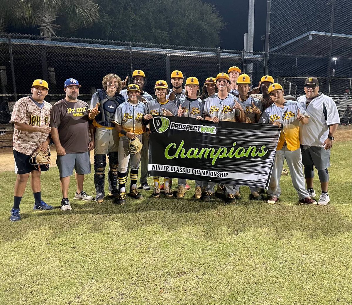 ProspectWire's tweet photo. PW Winter Classic
17U Division

Tournament Champions🏆
Jax Elite 2023s

Tournament MVP💪🏼
Adrian Orozco 

#PWBaseball❄️⚾️
#PWChampions🏆 https://t.co/kNt0hBwO9S