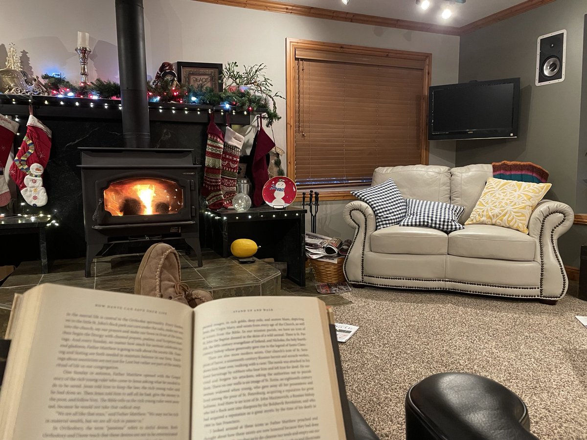 jsnkmm1's tweet photo. Church, rest, great fellowship, advent, a good book, a fire, a glass of wine, cup of coffee and Bach’s cellos lightly playing, family noise in the background…a blessed Sabbath. https://t.co/NUEJDueOOe