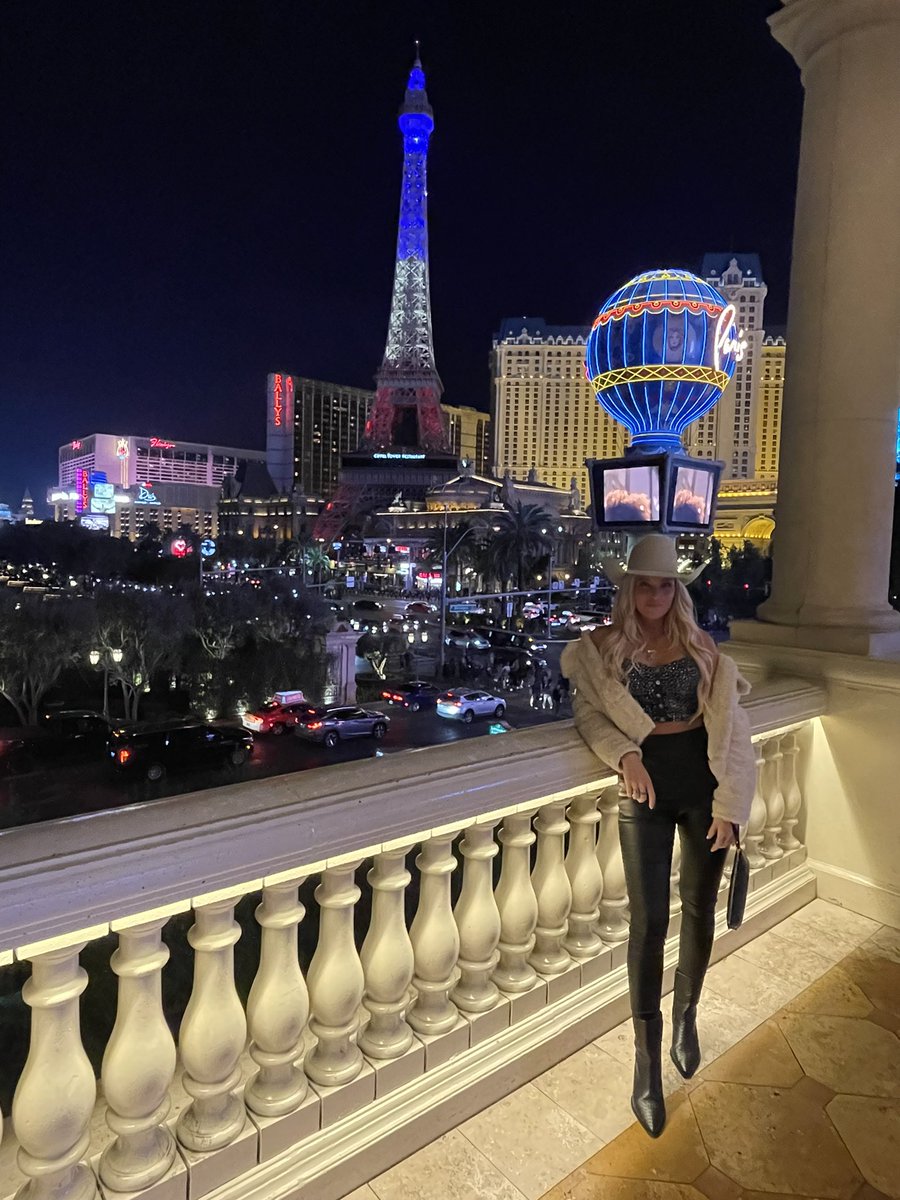 brittanywarthan's tweet photo. Day 5 of #LasVegas with my cowboy @RandallKingBand #12daysofvegas https://t.co/ZWJDG7eTuq