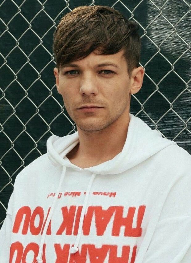 LouisTPy's tweet photo. 🚨| Louis Tomlinson fué nombrado como el músico #41 más influyente del 2021 en IG con solo 12 publicaciones! (este año)

— HypeAuditor https://t.co/ejecfm1st7