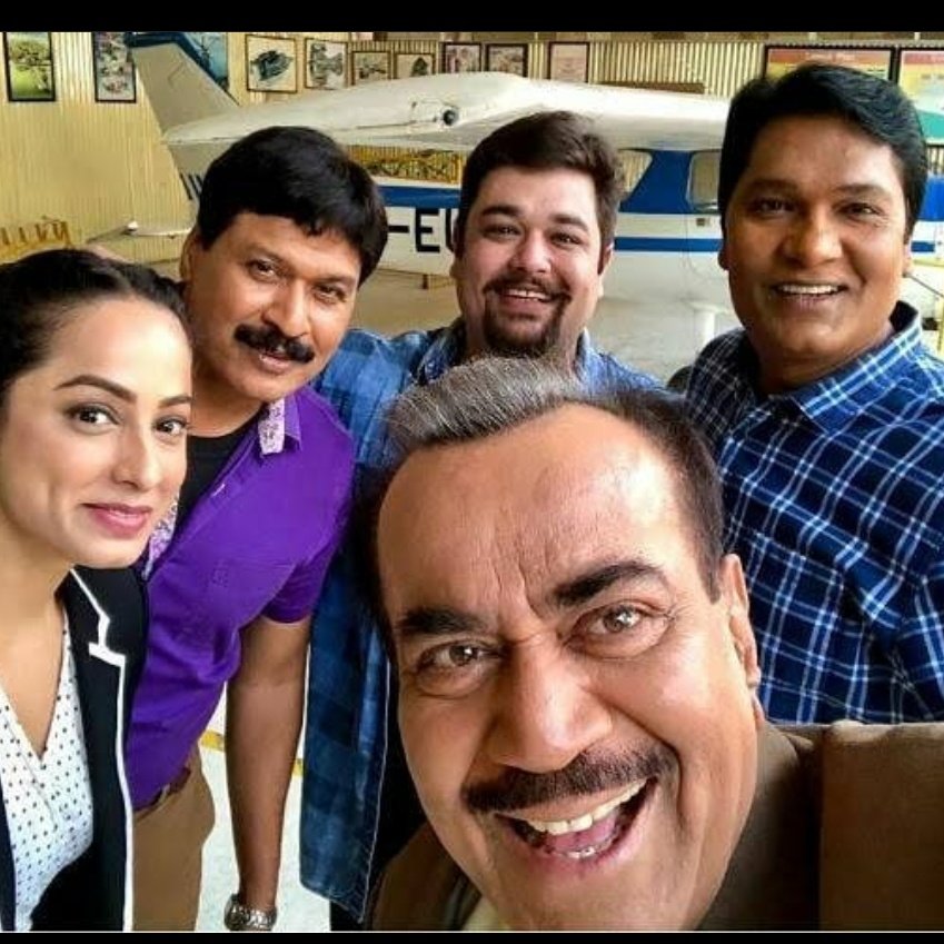 psychospace_'s tweet photo. Lagta hai darwaaza toot gaya 👏🏼
#CIDMemes #CID https://t.co/Y3Ut4iqu9K