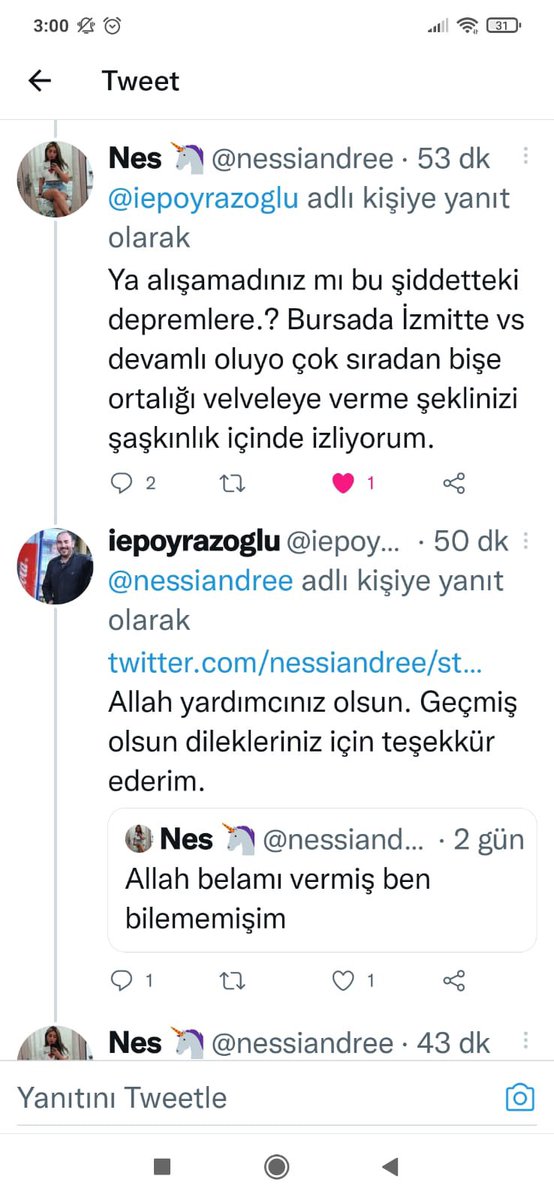 UnlBull's tweet photo. #deprem evin altında olmuş alışmadınız mı deniyor kafayı yemek üzereyim 😊#erciş https://t.co/sRWGSiscaf