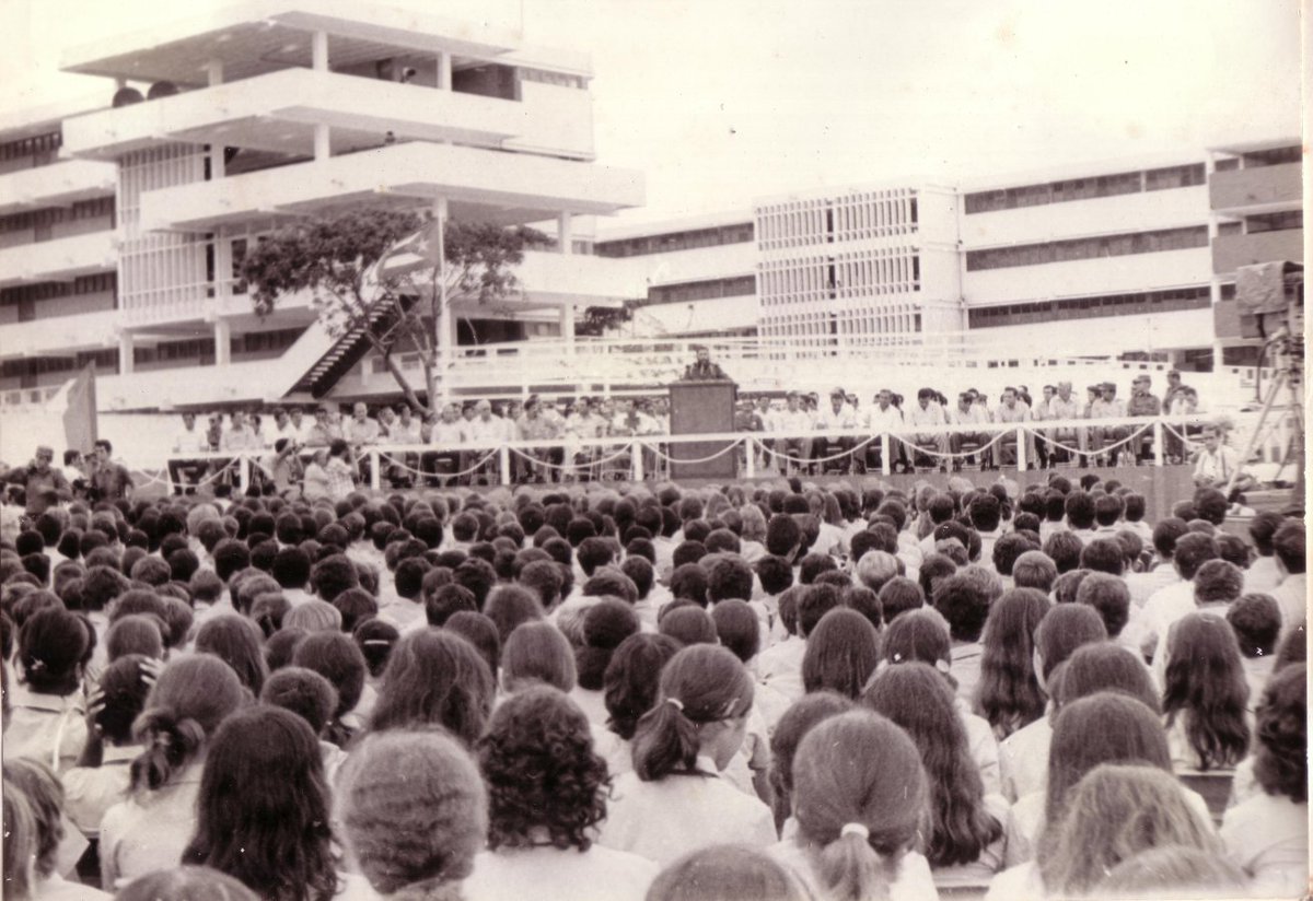 <a href="/elsa_ena/">Ena Elsa Velázquez Cobiella</a> <a href="/DiazCanelB/">Miguel Díaz-Canel Bermúdez</a> #FidelPorSiempre. Seguira vivo en el presente y futuras generaciones de cubanos AGRADECIDOS de sus ENSEÑANZAS y EJEMPLO. #45GeneralisimoIPVCE. #SomosContinuidad #CubaMined  #FidelEntreNosotros