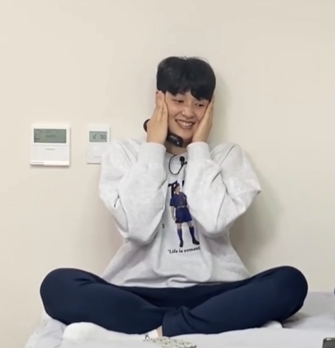 복숭아 누르지 마세요!
복숭아 상처받습니다!
복숭아 울어요ㅜㅜ🍑