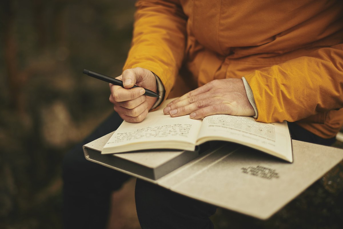 CognitoErgoSlam's tweet photo. My #OldDiary was swimming in murals of agony
As cold as winter a symphony of pain.
Yet within the pages a solace truth remained
So, when the time came I made a journal
In which instead of encapsulating strife I focused on the strength I could kernel.
#hope
#depression
#vssdaily https://t.co/jLFJp48bTV