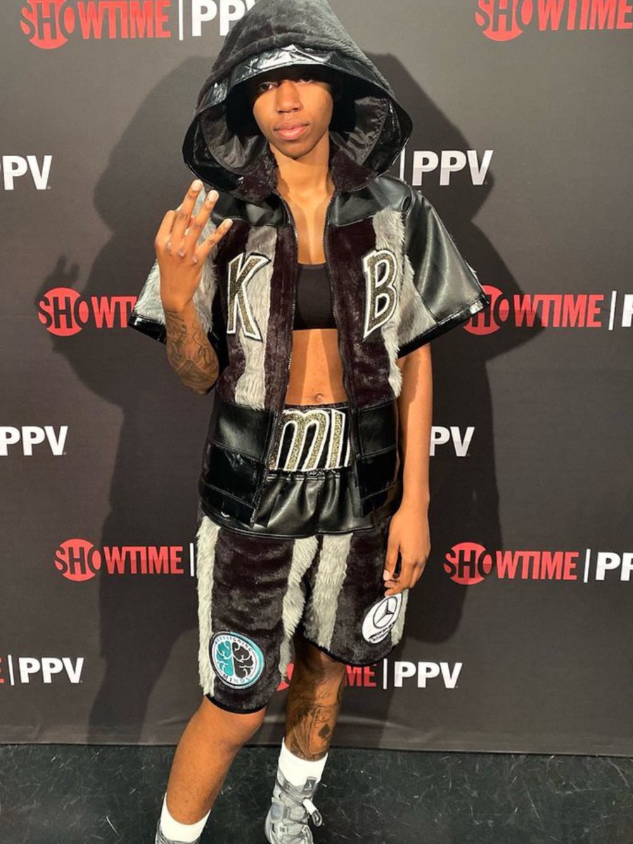 miakillerbee's tweet photo. I was so close to saying forget this fight and go home but I stuck thru it for you…I wasn’t feeling it at all but I got the WIN by all judges! 3-0 baby...#ForeverBill 🖤🕊 https://t.co/m2EoVhxZ4g