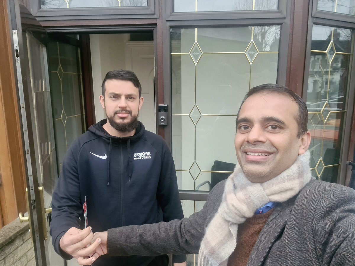 JunadAly's tweet photo. Friday we comrades did Post canvassing @EastHamNorth ward Doorsteps speaking to residents, having feedback & concerns
It was pleasure listening a resident's concerns, case work given to local Councillor
#LabourDoorSteps
#WeLabour🌷
@UKLabour
@LondonLabour
@stephenctimms https://t.co/iYxfKr4uxU