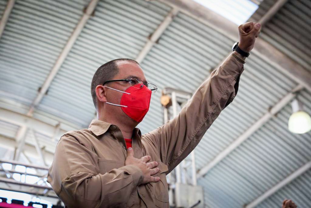 NicolasMaduro's tweet photo. Hoy #5Dic, estuve en comunicación en directo con la Dirección del Gran Polo Patriótico y el pueblo del estado Barinas. A batallar por la tierra del comandante Hugo Chávez. Juntos construiremos un Programa de Gobierno de unión, cambios y acción. ¡Rumbo a la Victoria el #9Ene! https://t.co/Yi0rZFdcio