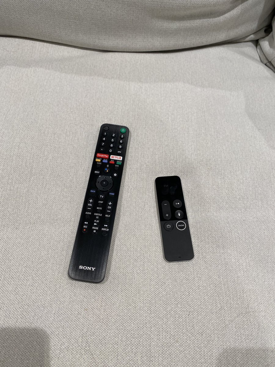 rafaelsolis's tweet image. What design school do @Apple #designers go to vs @Sony @Samsung #everyoneelse?