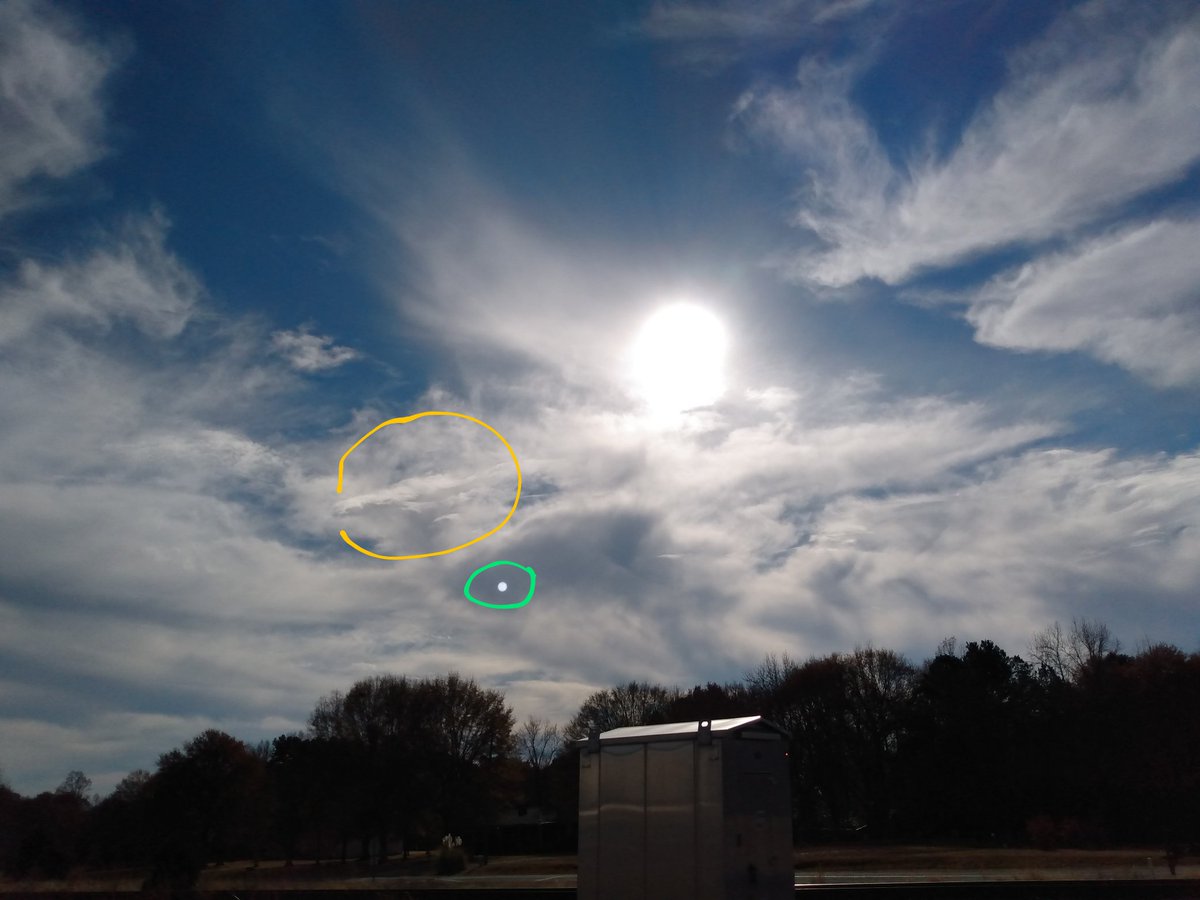 Crystal32428371's tweet photo. Took these yesterday ! So much is happening up there! #skyphenomon https://t.co/Z5Gw8vudI8