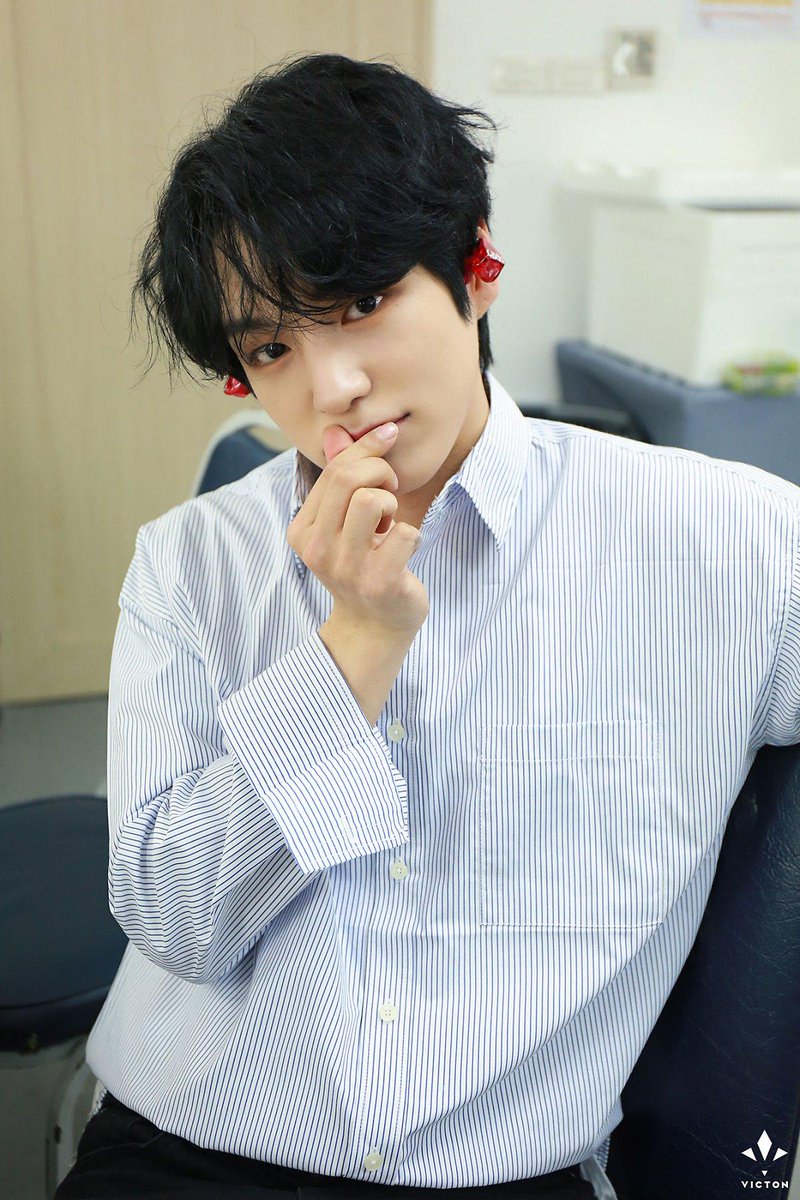 heochanfanbase's tweet photo. Chan will be discharge from the hospital today 😭🎉

#WelcomeBackHeoChan #CHAN #HEOCHAN #VICTON #허친 #찬 https://t.co/62fdpRrSB7