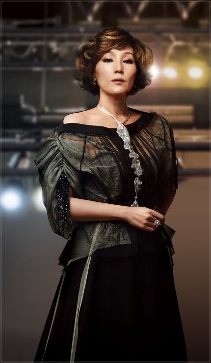 koreanizada's tweet photo. La suegra que nadie desea, la madre de Gu Jun Pyo 😜#BOF regresa a la pantalla chica #LeeHyeyoung con el personaje principal de #KillHill representando a Mo-Ran ki la protagonista de un mito que ha pasado de ser un empleado regular a un vicepresidente. #Comingsoon2022 https://t.co/yM7O74M0pg