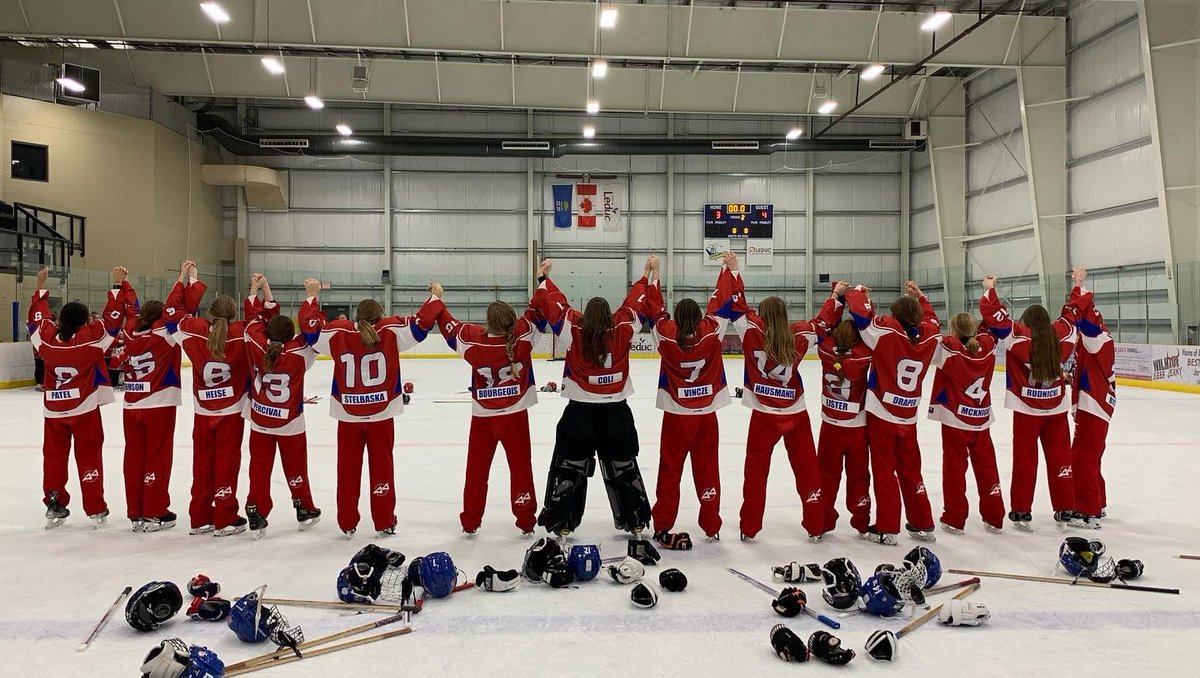 CalgaryU14AA2's tweet photo. Team Blue captured a gold medal today at the #woodtourney21! It was a tough game against Sherwood Park and our players played hard. 🥇💙#goldmedal #heygoblue #woodtourney21 #ringette #ringetteab https://t.co/rSI79wK9d9