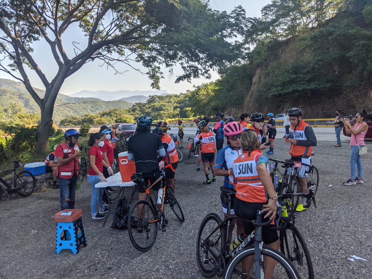 lucyguillenRP's tweet photo. Con éxito se celebró hoy la edición del #TourDelSol 🚴
Una carrera de 115 km de Chilpancingo a #Acapulco. https://t.co/InoJJlApx4