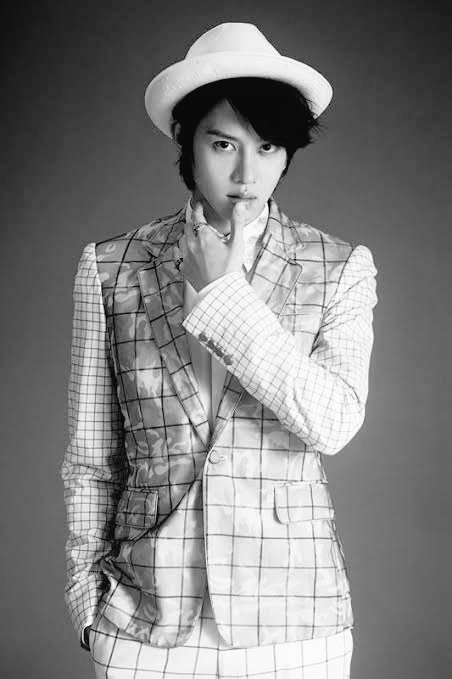 FLOnaad's tweet image. White fedora day 

#ELFSelcaDay #CherryUp 
#SUPERJUNIOR #KimHeechul
