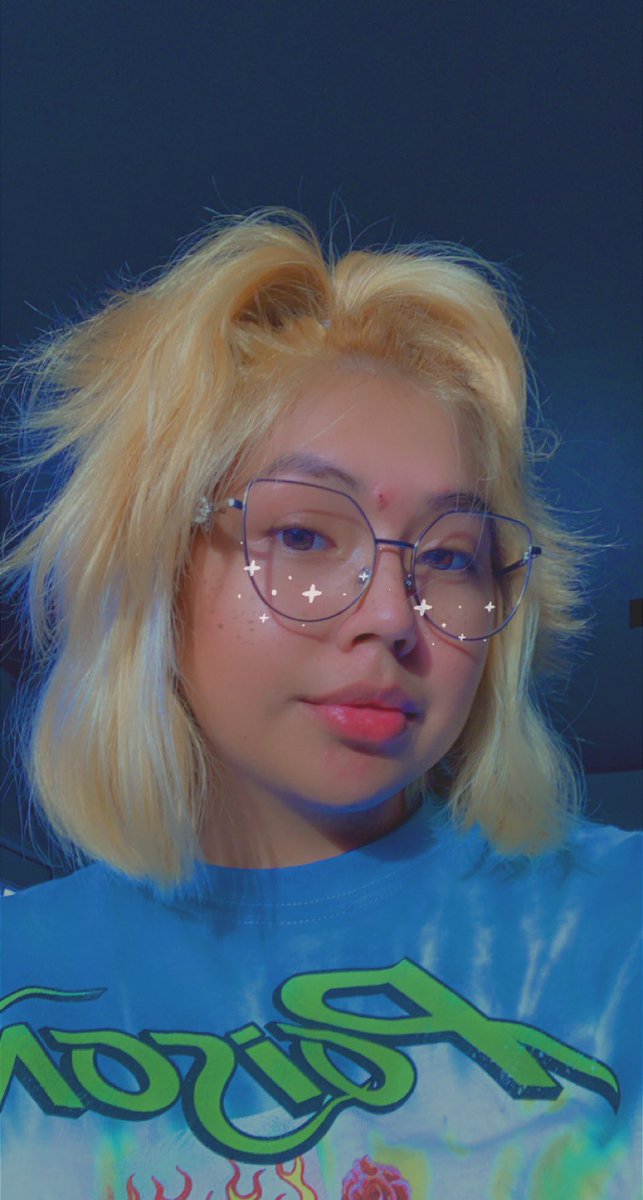 ashmeza1's tweet photo. my hair is now damaged from this year 😮‍💨 https://t.co/c2mIylnQTj