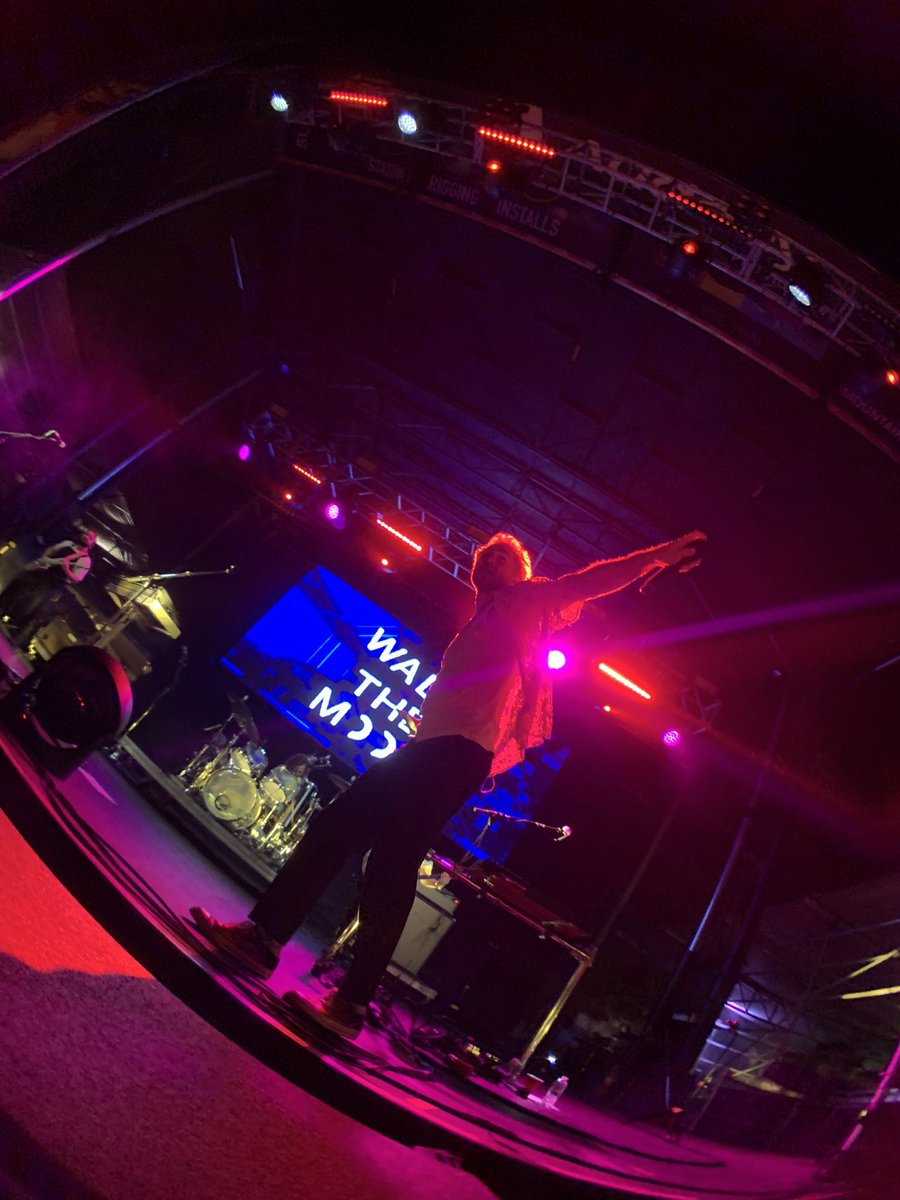 Audacy's tweet image. .@WALKTHEMOONband just closed out the Riptide Stage and AHHH 🥵😩😍🙌 !!! #BeachFestival 🌴 #WALKTHEMOON