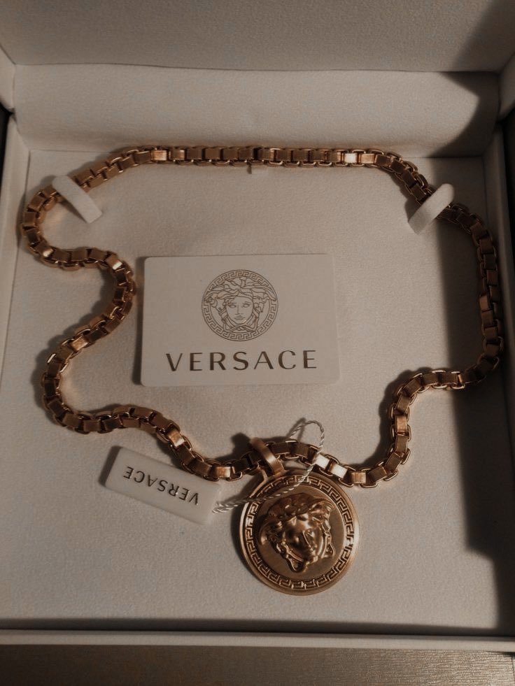 EntregasExpress's tweet photo. ࿐  Ψ 𝐏𝐞𝐝𝐢𝐝𝐨: Versace e BMW

⠀ 𝐃𝐞: seu irmãozinho 
   𝐏𝐚𝐫𝐚: @dvcinhz 

      ⠀» : pra maninha mais linda e fedida de todo o mundo, te amodeio feia https://t.co/PVbaxqpjjR