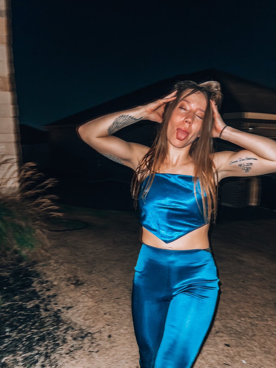 kalli_jean's tweet photo. Shoutout to myself 'cos I look great💙 
#Loveyourself https://t.co/YGs1m7JUSi