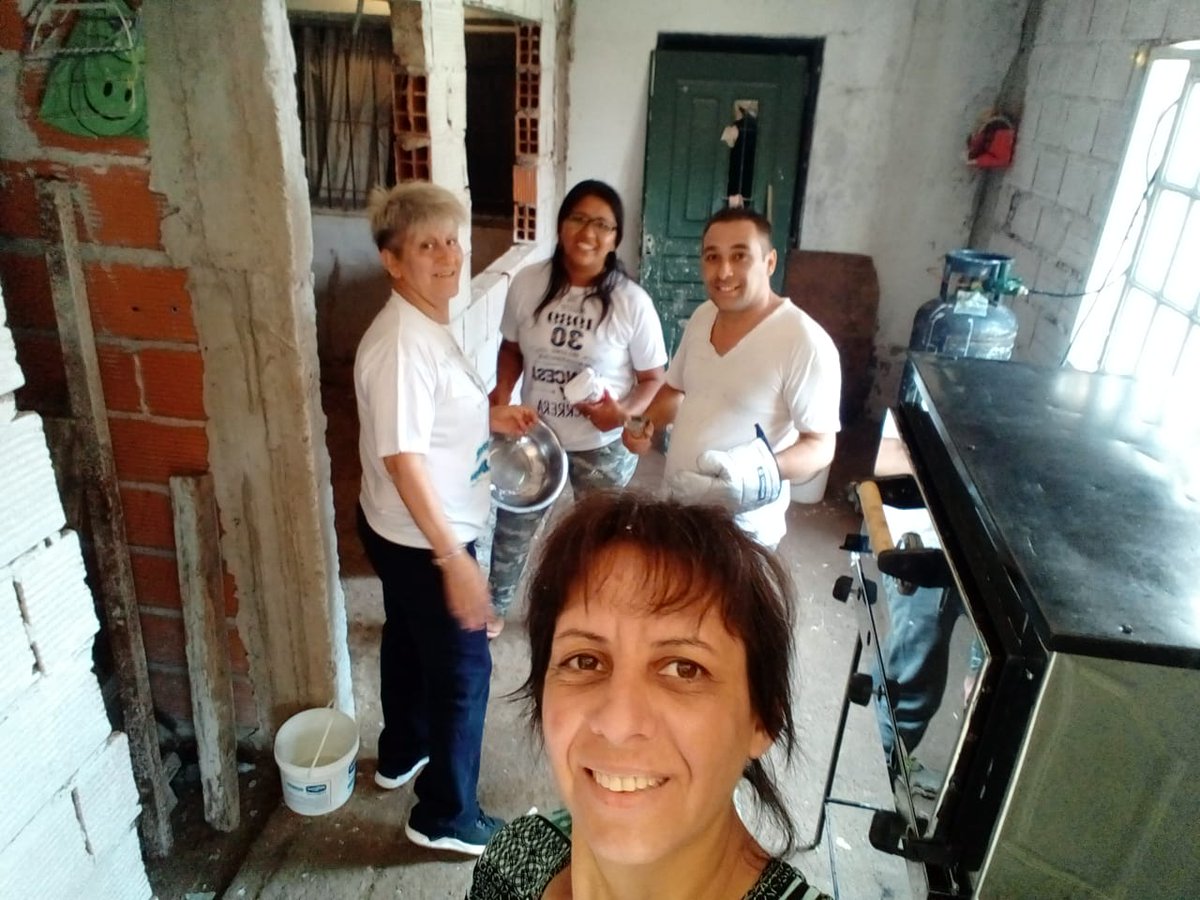 Cc_Ari_Moreno's tweet photo. Hoy estuvimos refaccionando un local para la creación de un nuevo emprendimiento que tenemos para ayudar a la comunidad y en breve estaremos dando más detalles sobre este proyecto.
#LucasAgüeroEnMoreno
#equipodelucasagüero
#coalicioncivicaari
#ccaripba
#EsJuntos
#hayequipo https://t.co/FLBepgHpDO