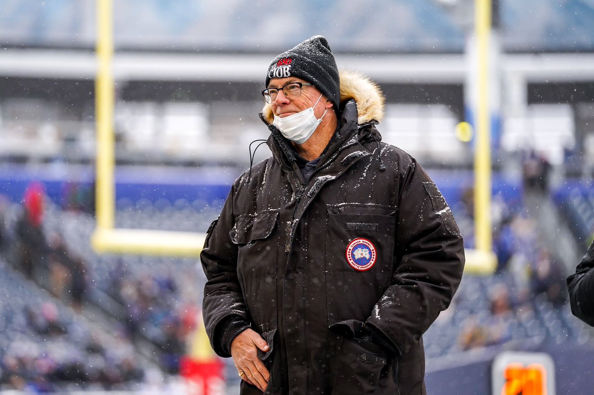 Wpg_BlueBombers's tweet photo. The legendary @BobIrvingCJOB signs off for the last time.

Thank you Bob 💙 https://t.co/234ZVqroAE