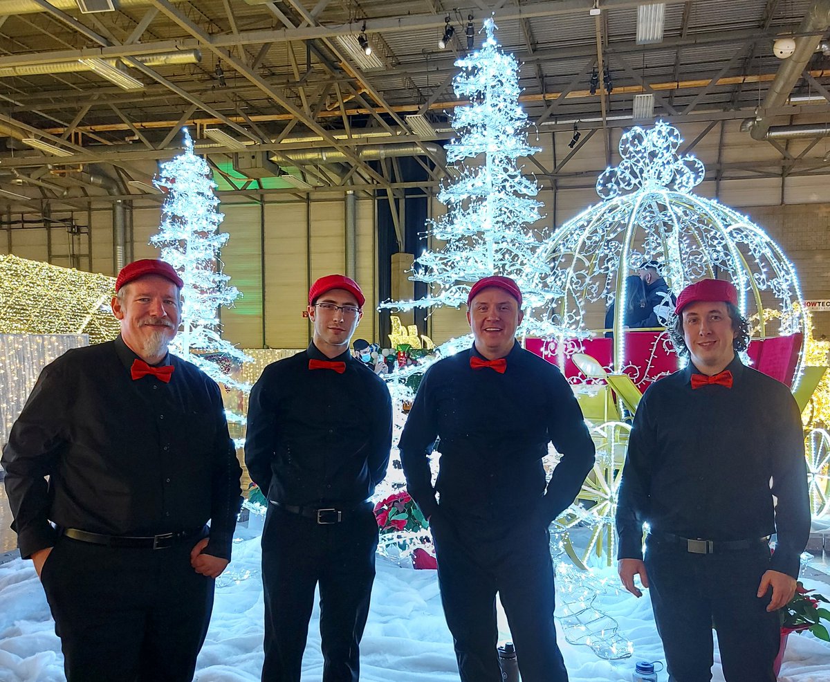 Having a great time singing at <a href="/glow_edmonton/">Glow Edmonton</a> tonight. #glowyeg #yegevents #christmasinedmonton