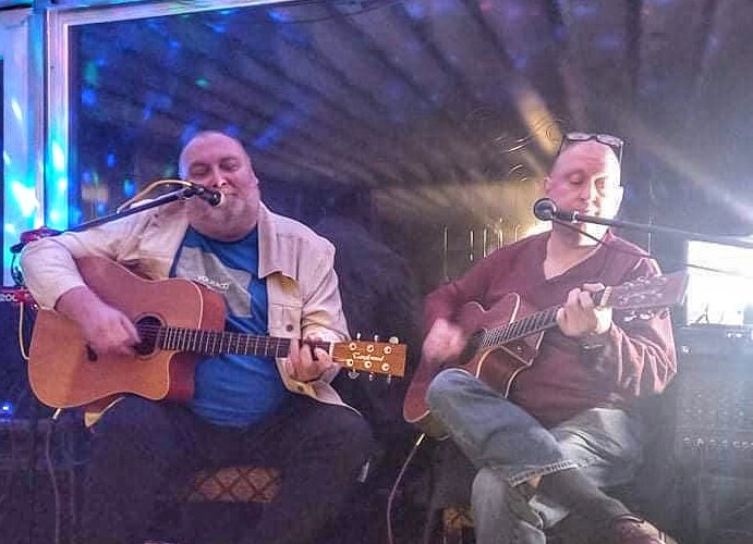 daveandgriff's tweet photo. #bridgend #acousticguitar #acousticmusic #livemusic #keepmusiclive #harmonies https://t.co/wYMCocDZc7