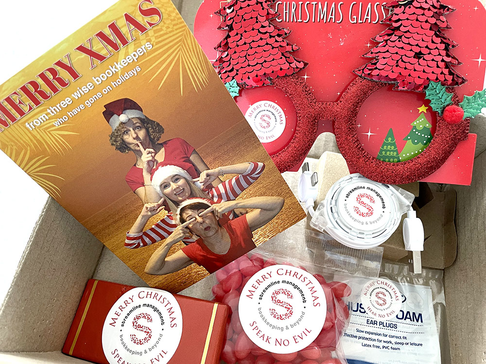 Fun mail day alert!! Thanks so much for the Chrissie gift <a href="/StreamlineAccts/">StreamlineManagement</a> You ladies are always a bundle of fun!! 🙈 🙉 🙊 ❤️