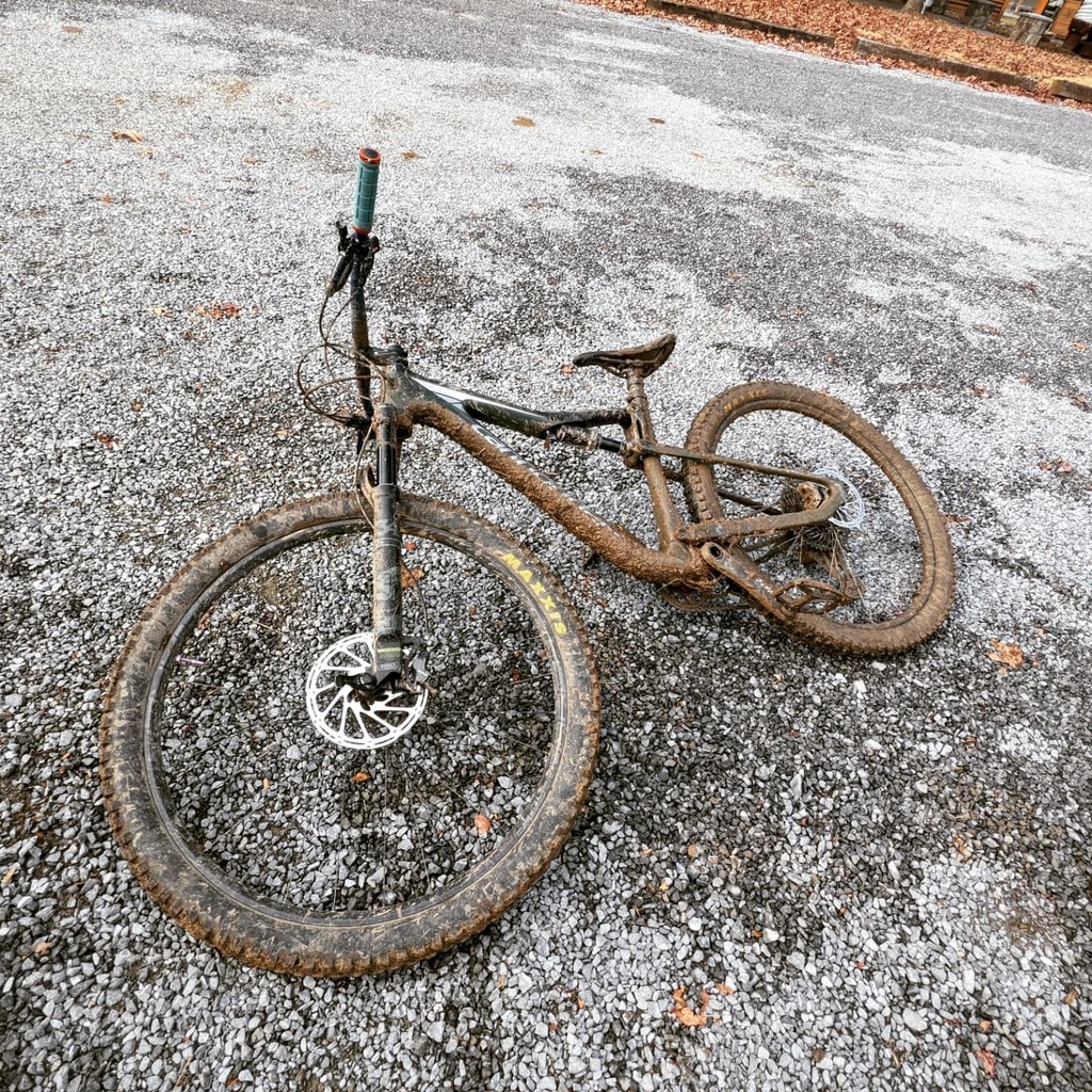 PasteyBean's tweet photo. Wore the bike out at Vee Hollow today, but had a ton of fun with some new friends from Johnson City area!  @ryan.j.witt  @marbucklemtb #mtb #rideveehollow #veehollow https://t.co/G8DV4SXePD https://t.co/v8aUi7aNW9