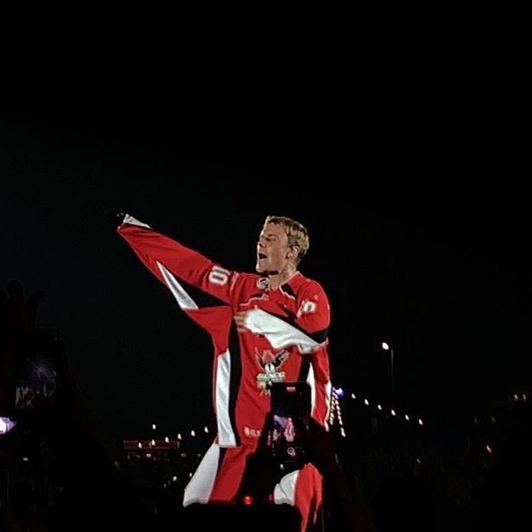 ibeliebersmx's tweet photo. 📸| Justin Bieber presentándose en el Grand Prix de F1 en Arabia Saudita. https://t.co/9ivyXOOFJh