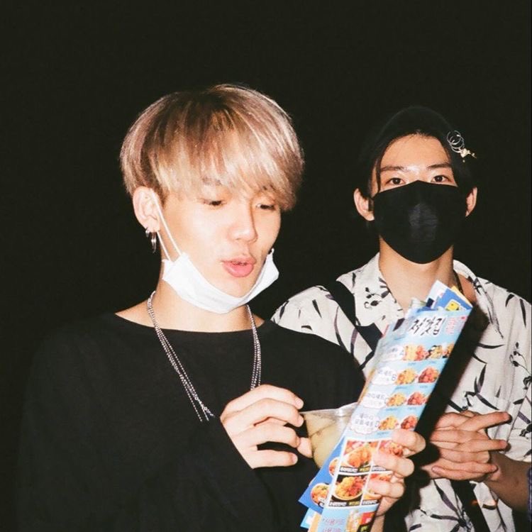 2000Junkyuu_'s tweet photo. พี่ซอก&amp;จุนกยู ⌇😈’🐨 ⌇

-พี่ซอกเป็นคนจำรายละเอียดเรื่องจุนได้เยอะมาก
-พี่ซอกบอกว่าชอบหุ่นจุนที่สุด
-ในทีบ้อกพี่ซอกเลือกจุนเป็นเบสพาร์ทเนอร์
-พี่ซอกเลือกจุนเป็นที่ยึดเหนี่ยวที่สุดเวลาไม่สบายใจ(?)
-พี่ซอกอวยหนักมากว่าจุนเก่งเกมทุกประเภท
-พี่ซอกเคยบอกว่าใช้เวลาสนิทกับจุนถึง2ปี https://t.co/vKoCOJV494