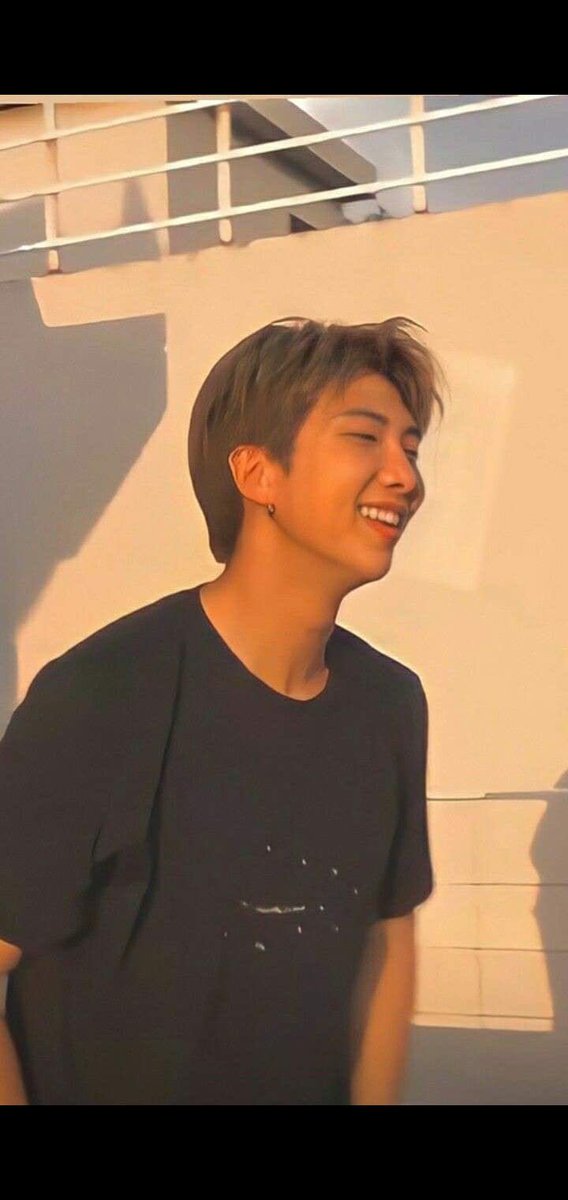 taehopejkits's tweet photo. Eu i ele olhando um pro outro 💜🥺
#ARMYSelcaDay @BTS_twt https://t.co/jAYRMXYEEE