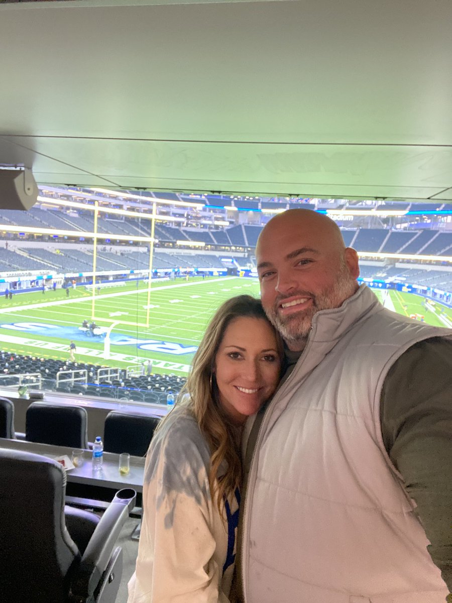 mrs_whit77's tweet photo. Monday night he will be the FIRST to START at tackle at 40 years old. He will never promote himself but WE can because he deserves it ⁦@RamsNFL⁩ ⁦@Bengals⁩ https://t.co/SUYmrw4Jiv