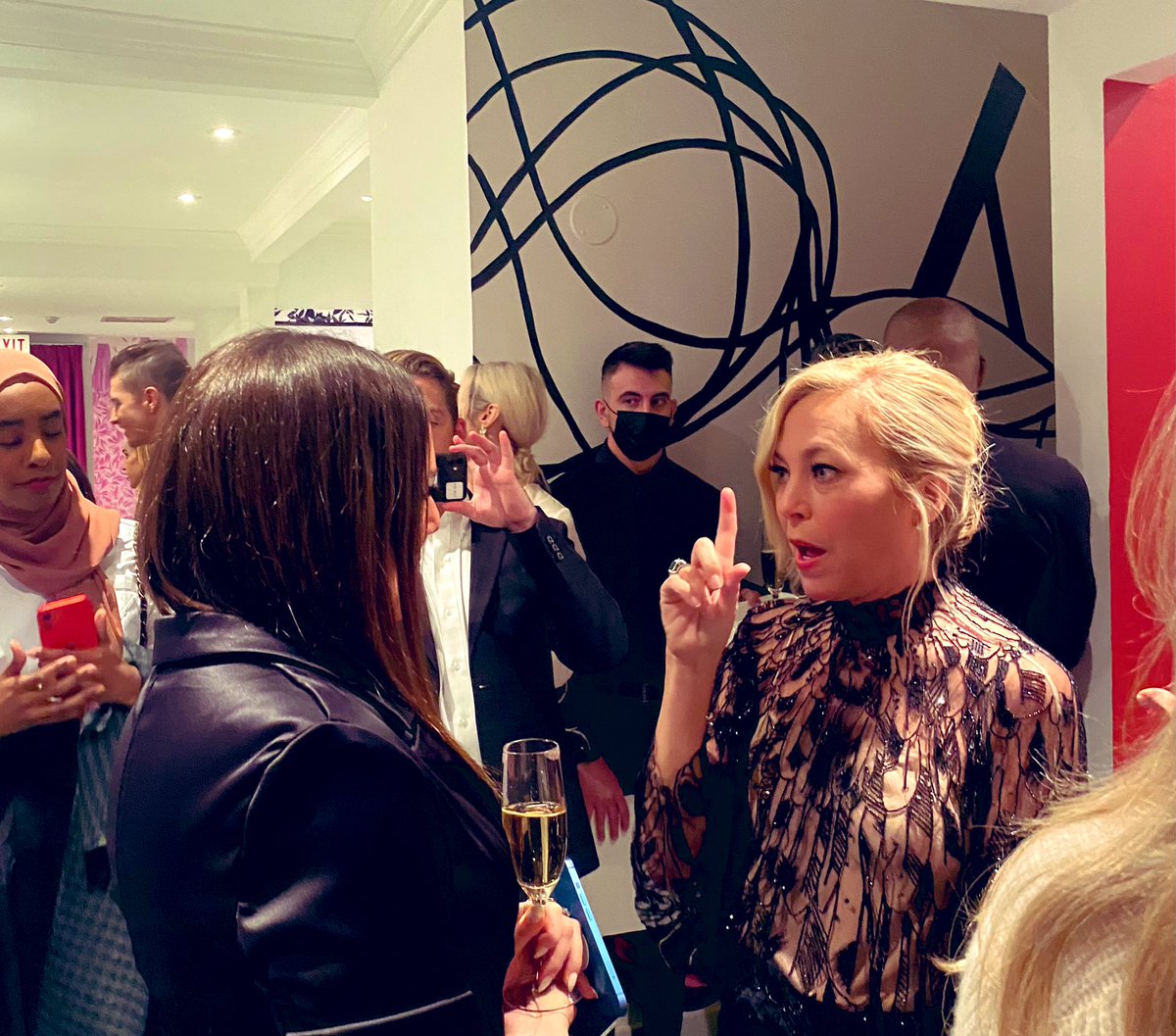 shinangovani's tweet image. Two truth-tellers, @SuttonBStracke and @MeredithMarks0, catching up at a cocktail tonight, hosted by @NicholasMe in Toronto. 
@queensofbravo @RHOGossip @housewifegifs @LoveAndyC @gibsonoma @ryanbailey25 #RHOBH #RHOSLC