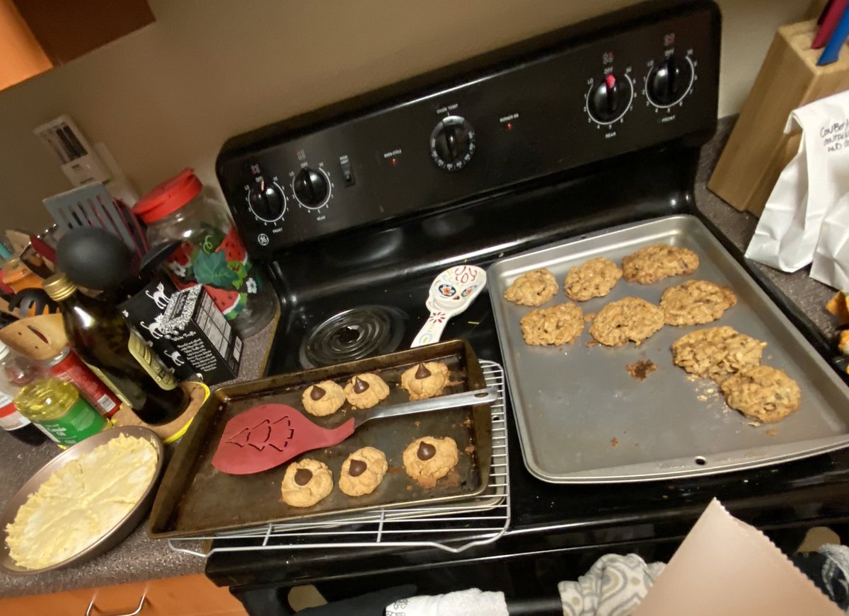 xworderin's tweet photo. Down to the home stretch...#holidaybaking @NYTCooking #25daysofcookies https://t.co/HVZAohYFTk